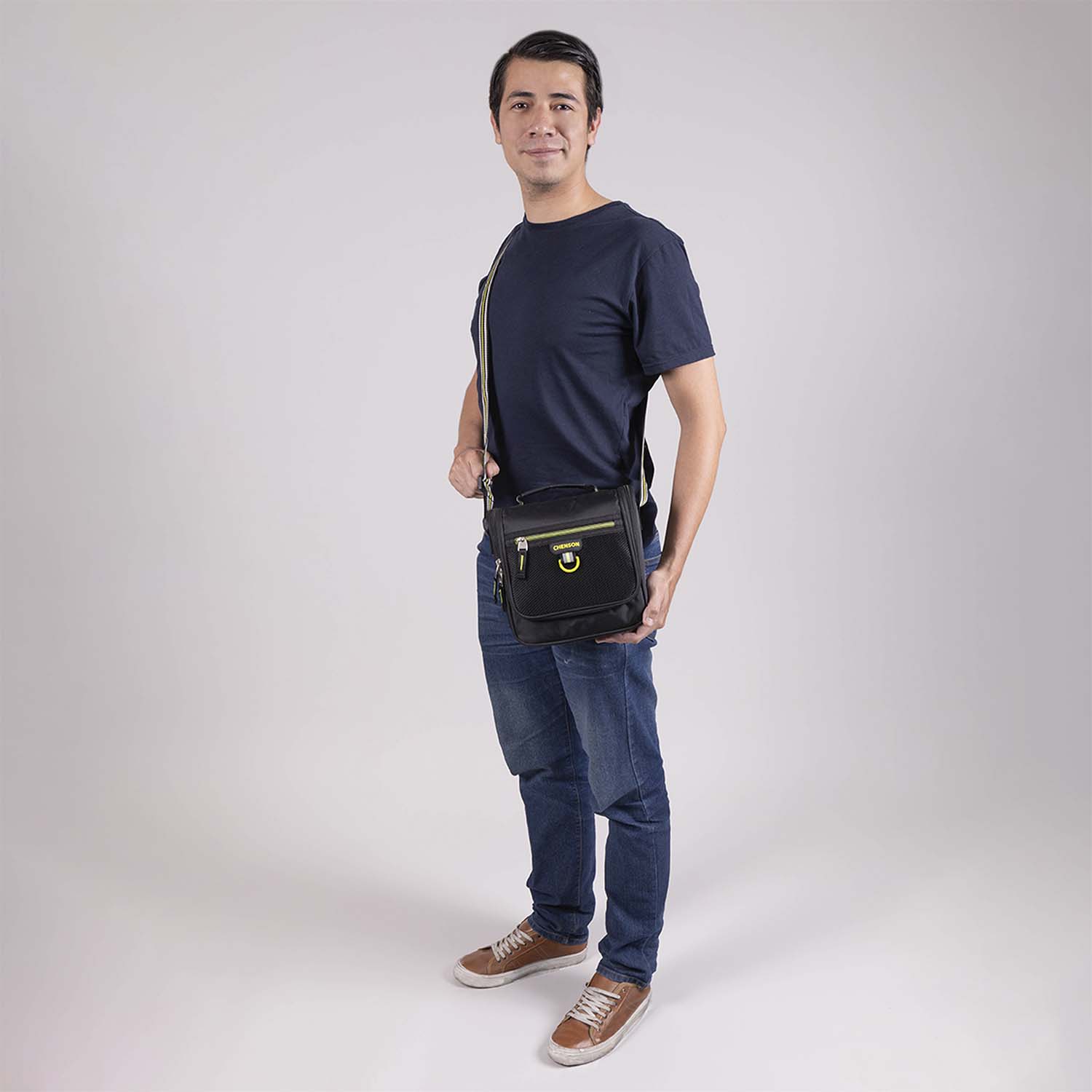 Lonchera escolar térmica Chenson Clásico negra con diseño elegante - vista 2