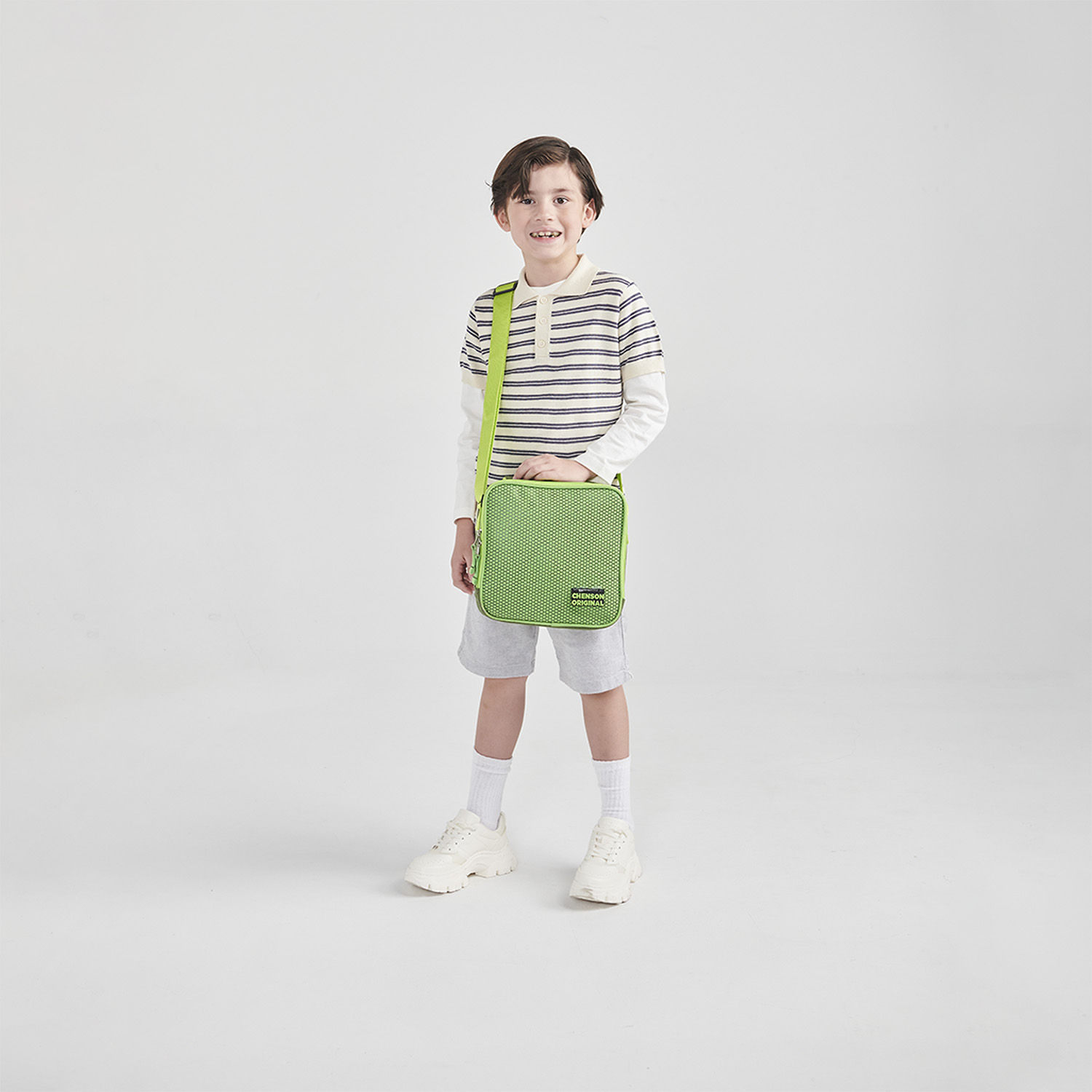 Lonchera escolar térmica Chenson Original verde seco - diseño práctico y funcional - vista 2