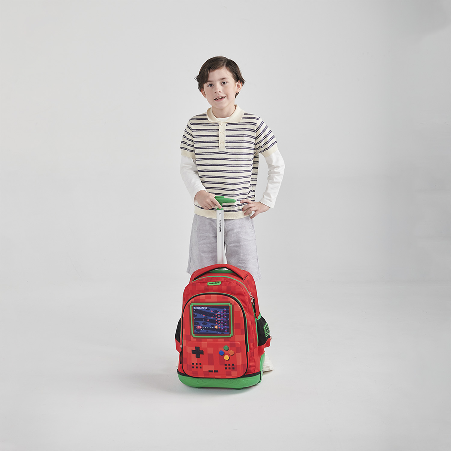Mochila con Ruedas Chenson Original Roja - Con Llantitas y Diseño Práctico - vista 2