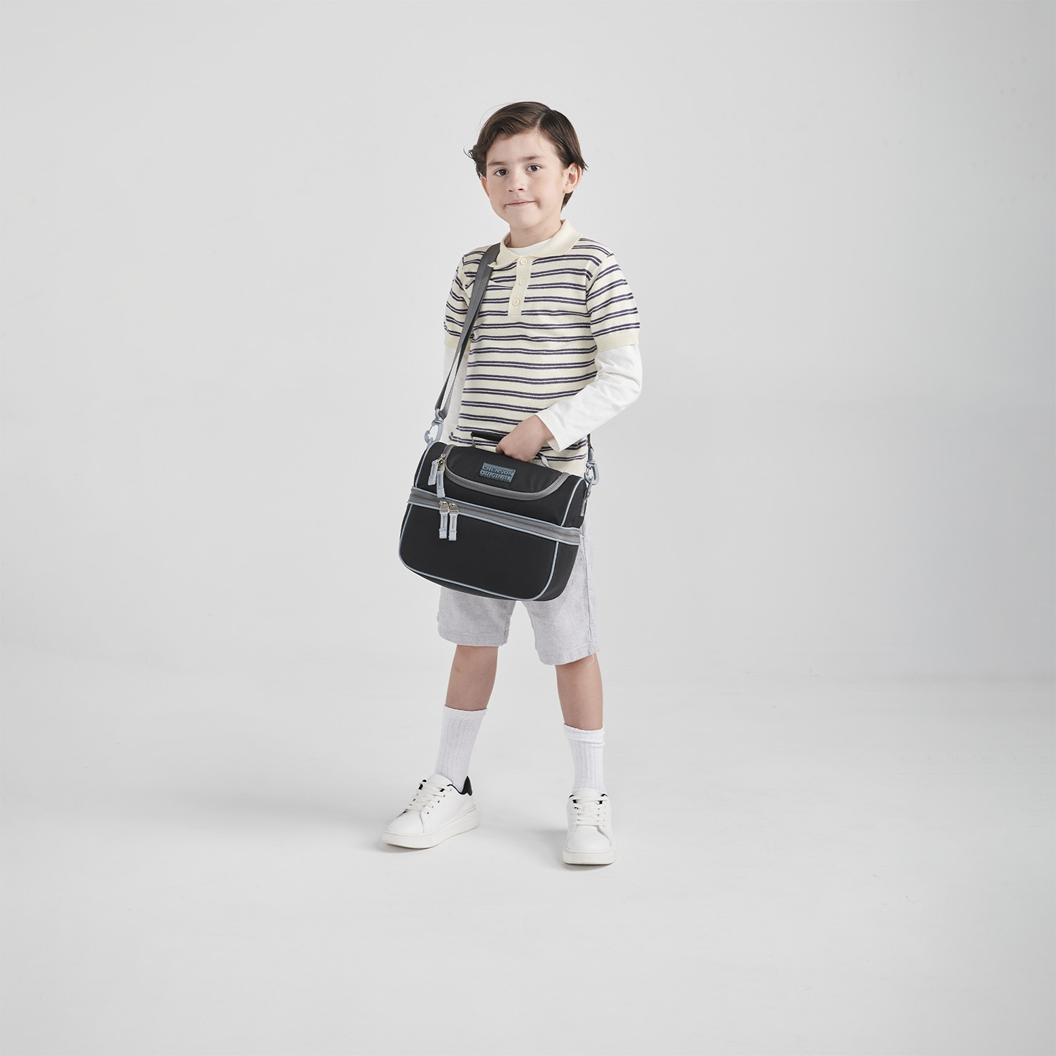 Lonchera escolar térmica Chenson Original negra | Diseño funcional y elegante - vista 2