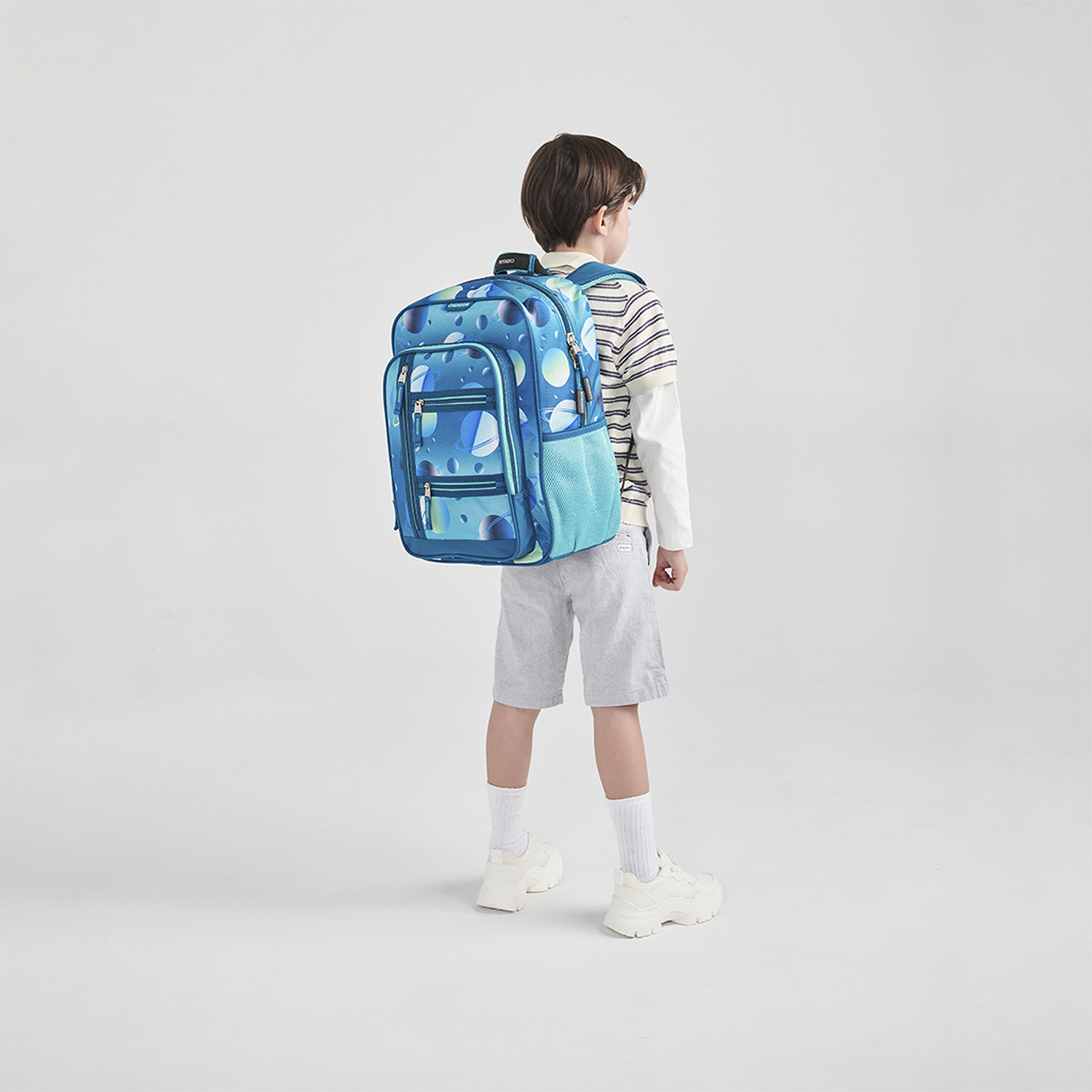 Mochila escolar Chenson Original azul con amplio compartimento principal - vista 2
