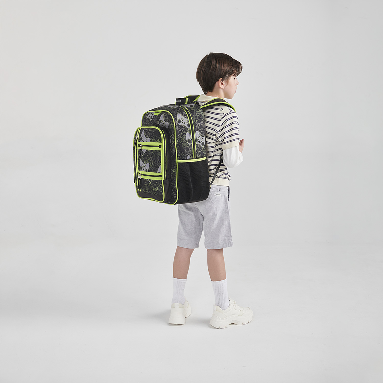 Mochila escolar Chenson Original negra con amplio compartimento - vista 2