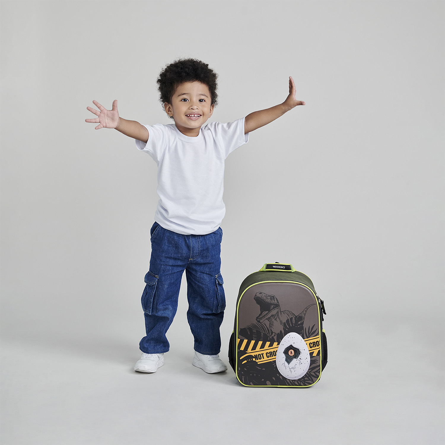 Mochila Chenson Original Gris 30x38x13 - Kinder Resistente - vista 2