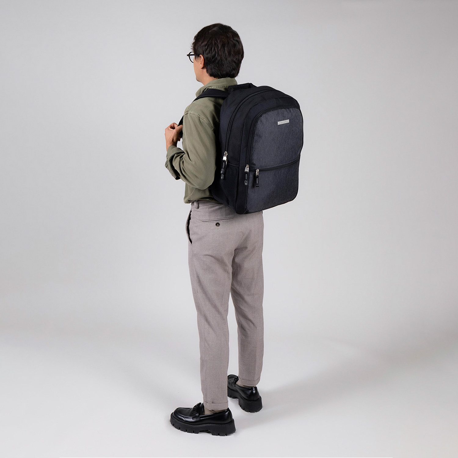 Mochila Ejecutiva Chenson Pro Negra | Elegante y Organizadora - vista 2