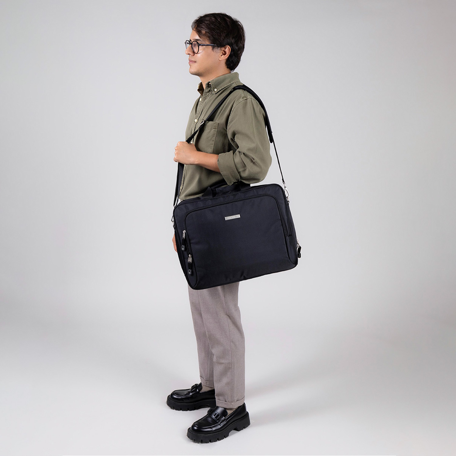 Portafolio ejecutivo Chenson Pro negro con organizador interno - vista 2