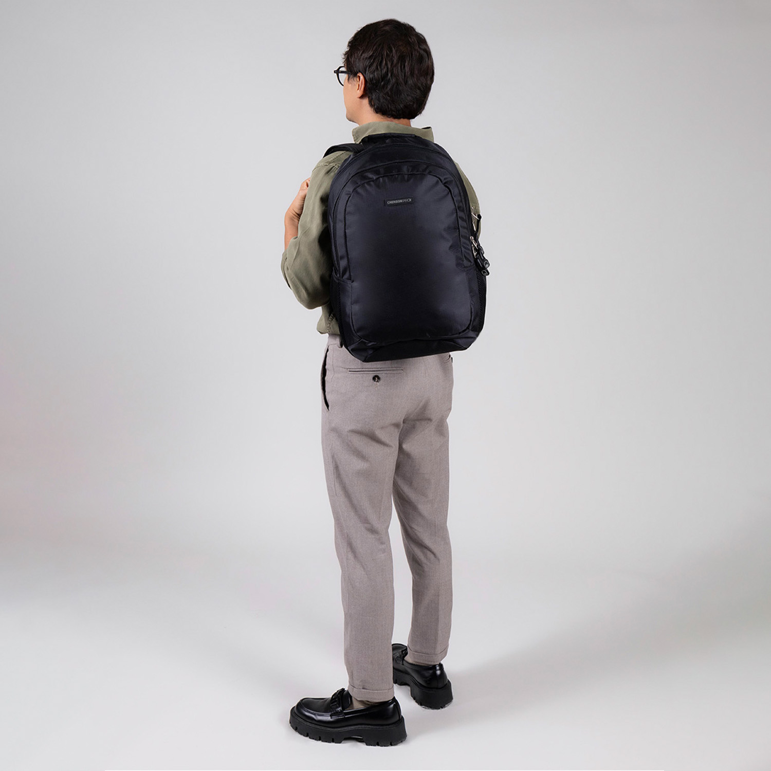 Mochila profesional negra Chenson Pro elegante y organizada - vista 2