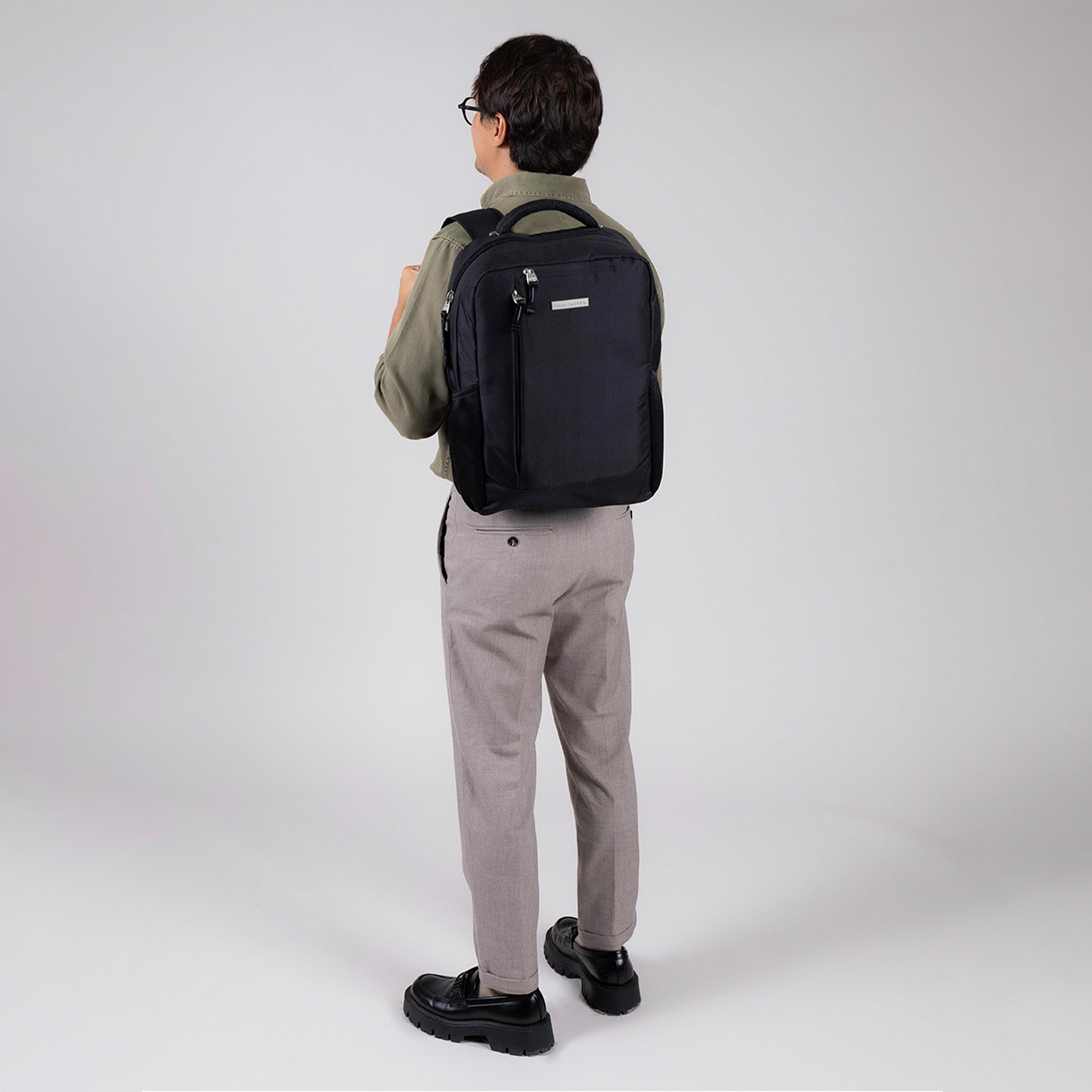 Mochila Ejecutiva Chenson Pro Negra para Profesionistas - Elegancia y Organización - vista 2