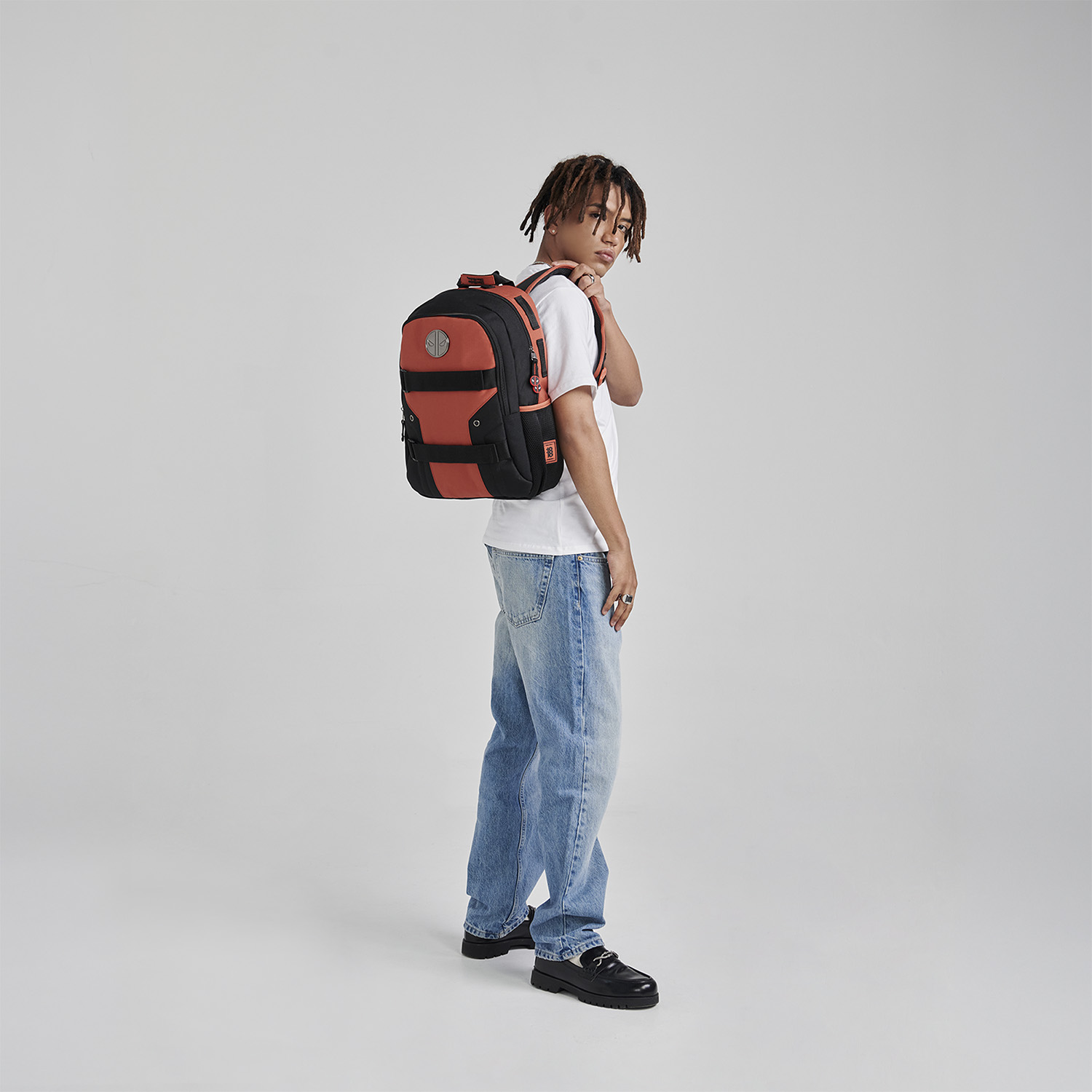 Mochila DP by Chenson Negro 30x43x18 Diseño Premium - vista 2