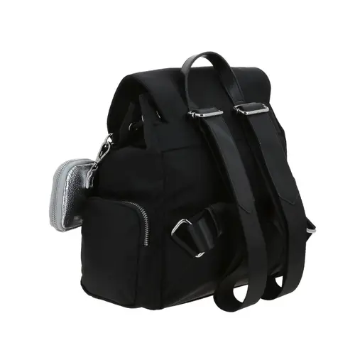Mochila casual Gorétt by Chenson negra para dama con bolsillos funcionales 3