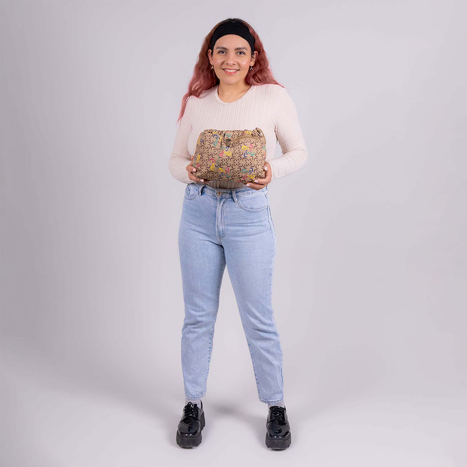 Bolsa de mano para dama Gorétt by Chenson Café - Estilo y funcionalidad 5