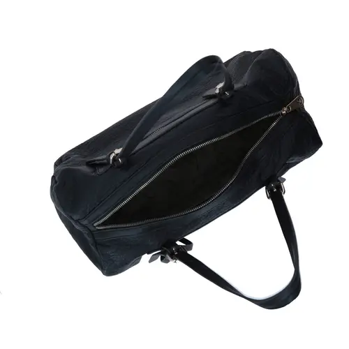 Bolsa de mano Gorétt negro con bolsillos y cierre seguro - vista 2
