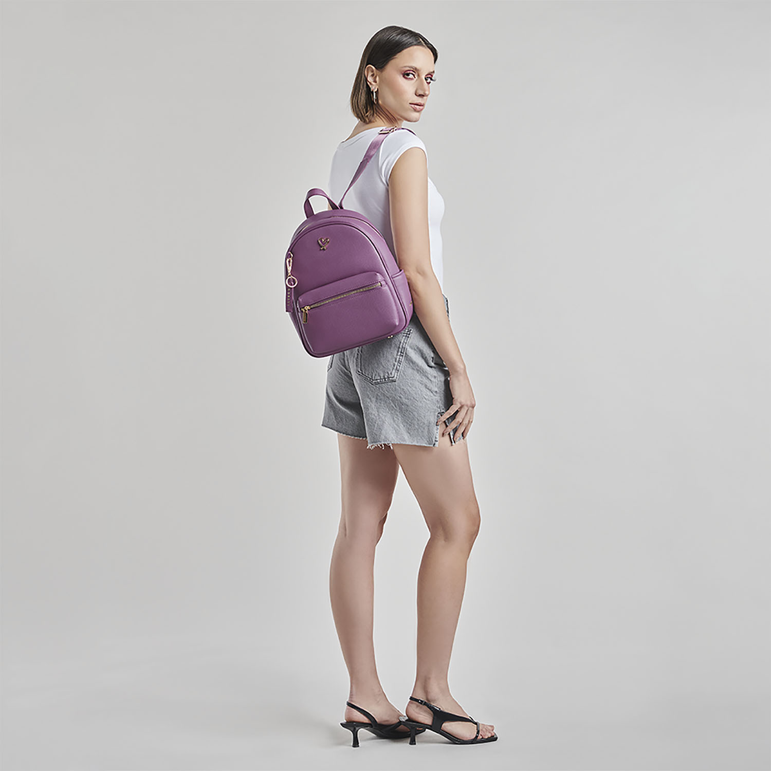 Mochila casual para dama Gorétt by Chenson color uva, estilo y funcionalidad - vista 2