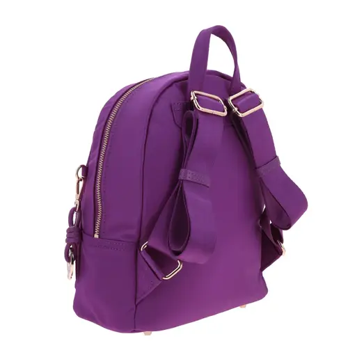 Mochila casual para dama Gorétt by Chenson fucsia con estilo y funcionalidad 3