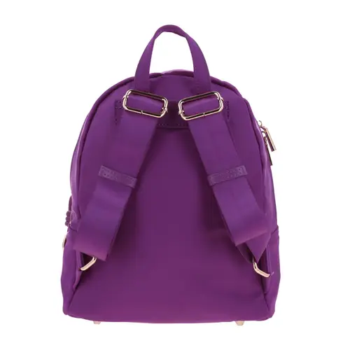 Mochila casual para dama Gorétt by Chenson fucsia con estilo y funcionalidad 4