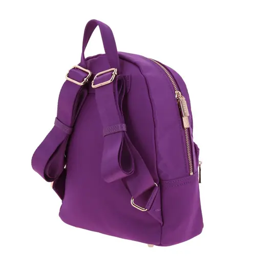 Mochila casual para dama Gorétt by Chenson fucsia con estilo y funcionalidad 5