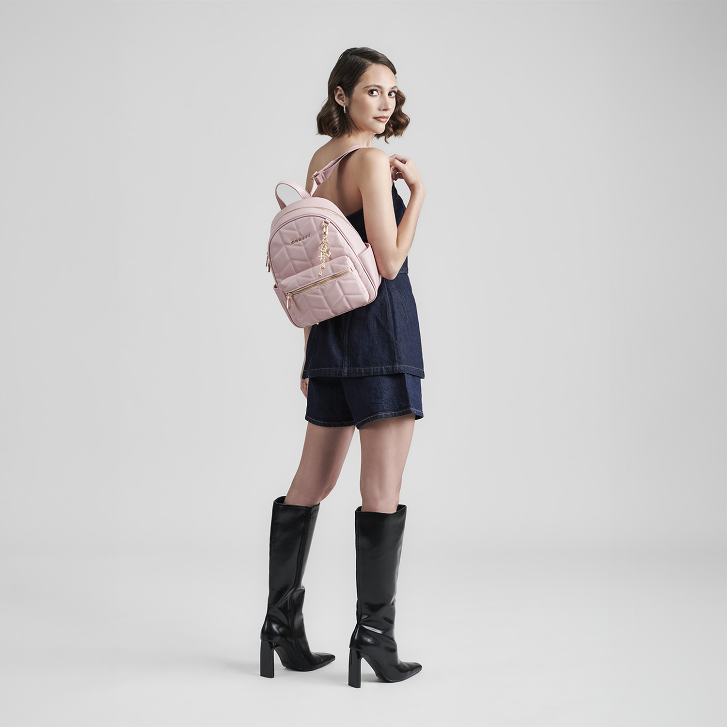 Mochila para dama Gorétt by Chenson rosa con amplio compartimento - vista 2