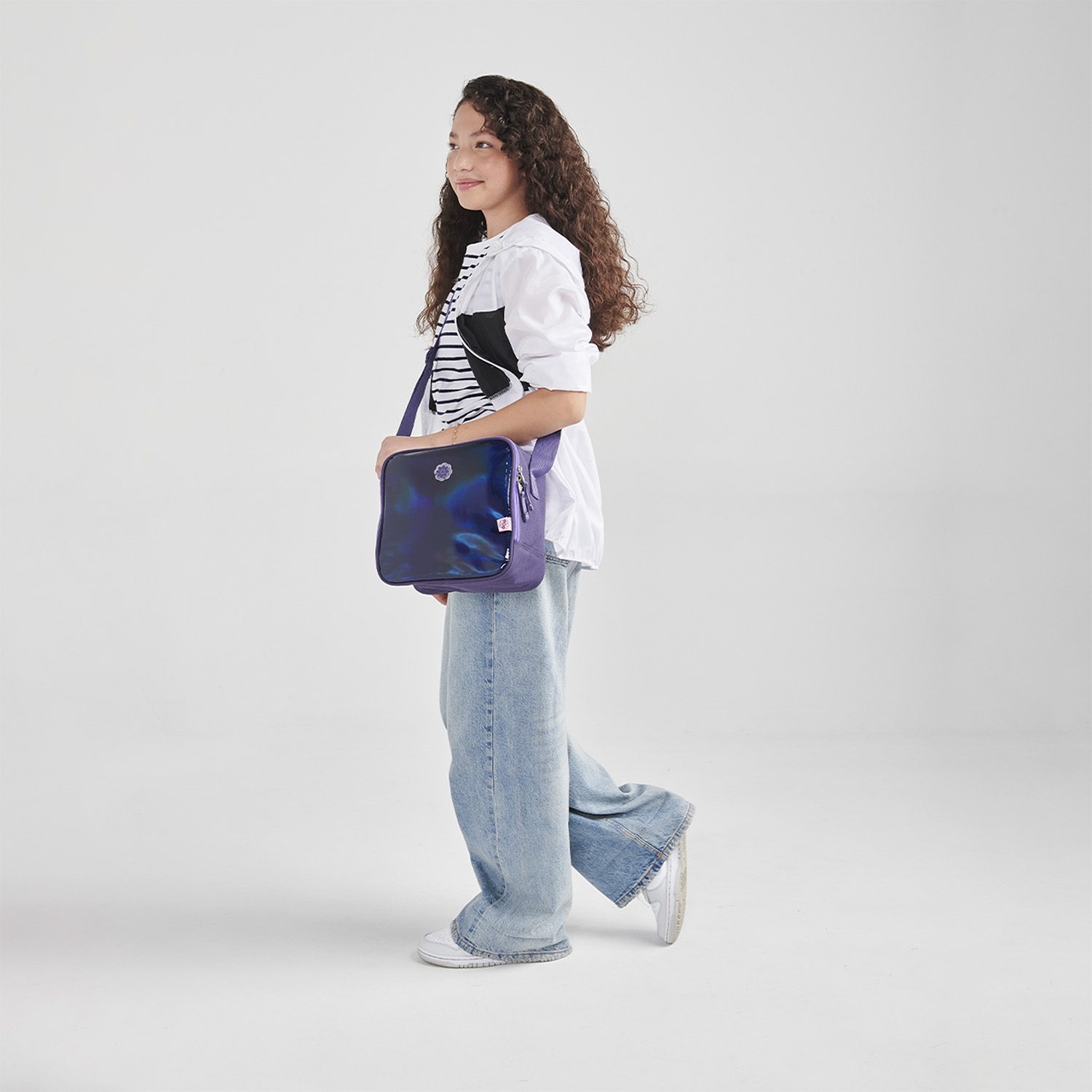 Lonchera escolar térmica Happy Girl uva con asa ajustable y divertida - vista 2