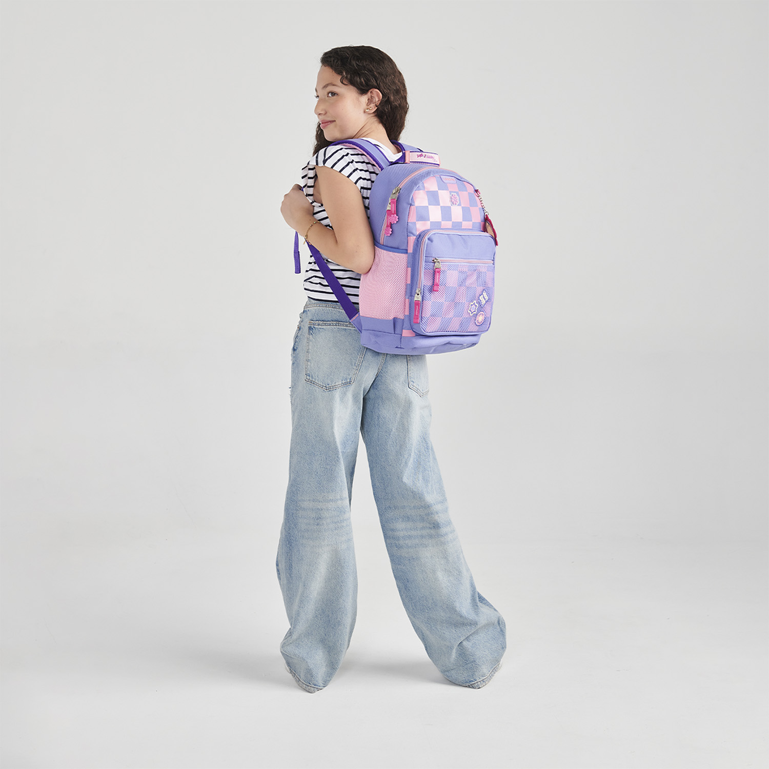 Mochila escolar para niña Happy Girl by Chenson color uva con seguridad y diversión - vista 2