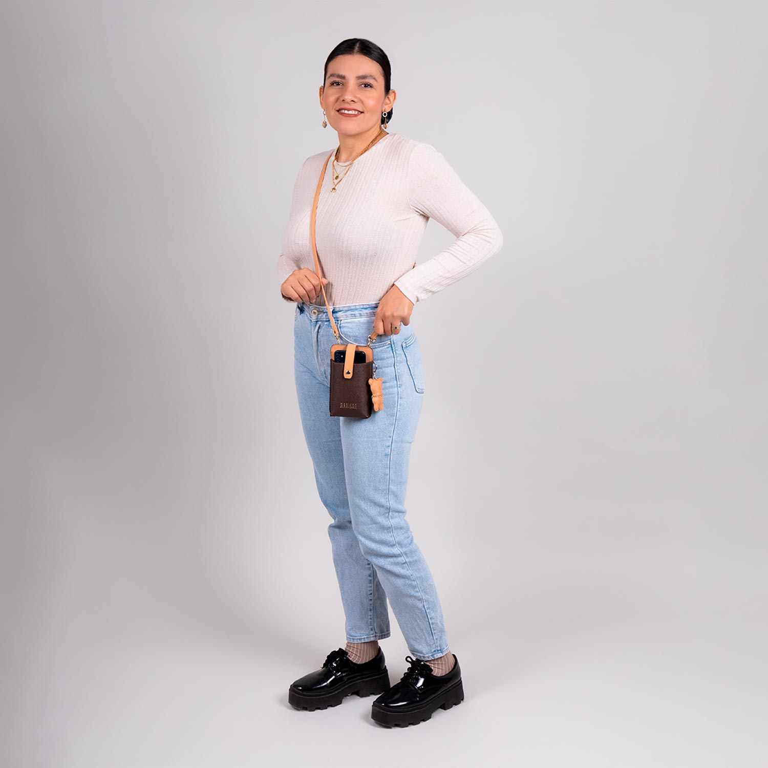Accesorio Madison Chenson Café - Monedero con Tarjetero para Dama - vista 2