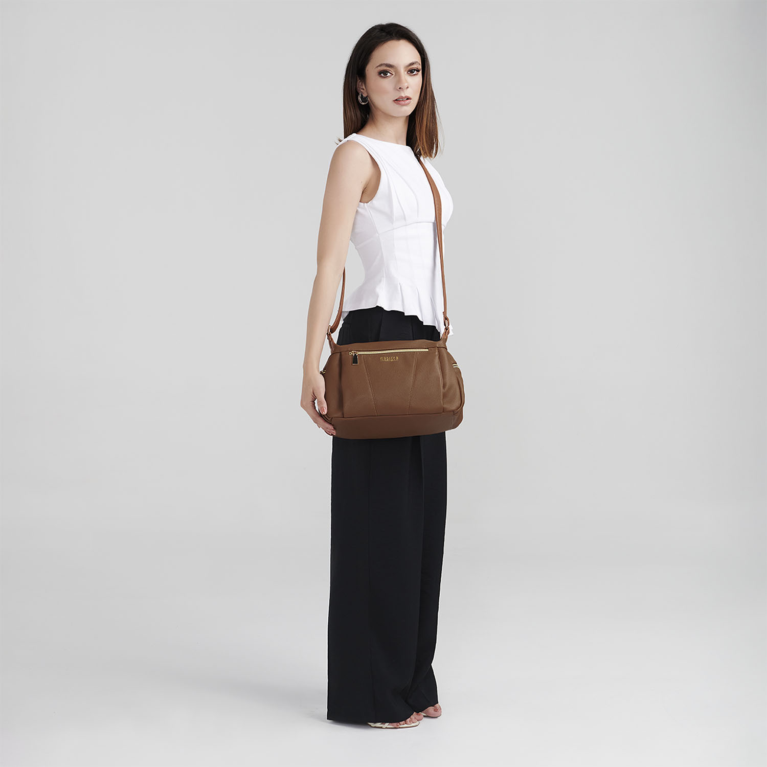 Bolsa de Lado para Dama Madison by Chenson Café - Estilo y Funcionalidad - vista 2