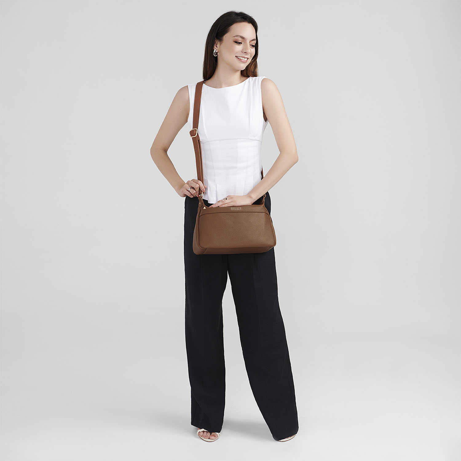 Bolsa de Lado para Dama Madison by Chenson Café - Estilo y Funcionalidad - vista 2