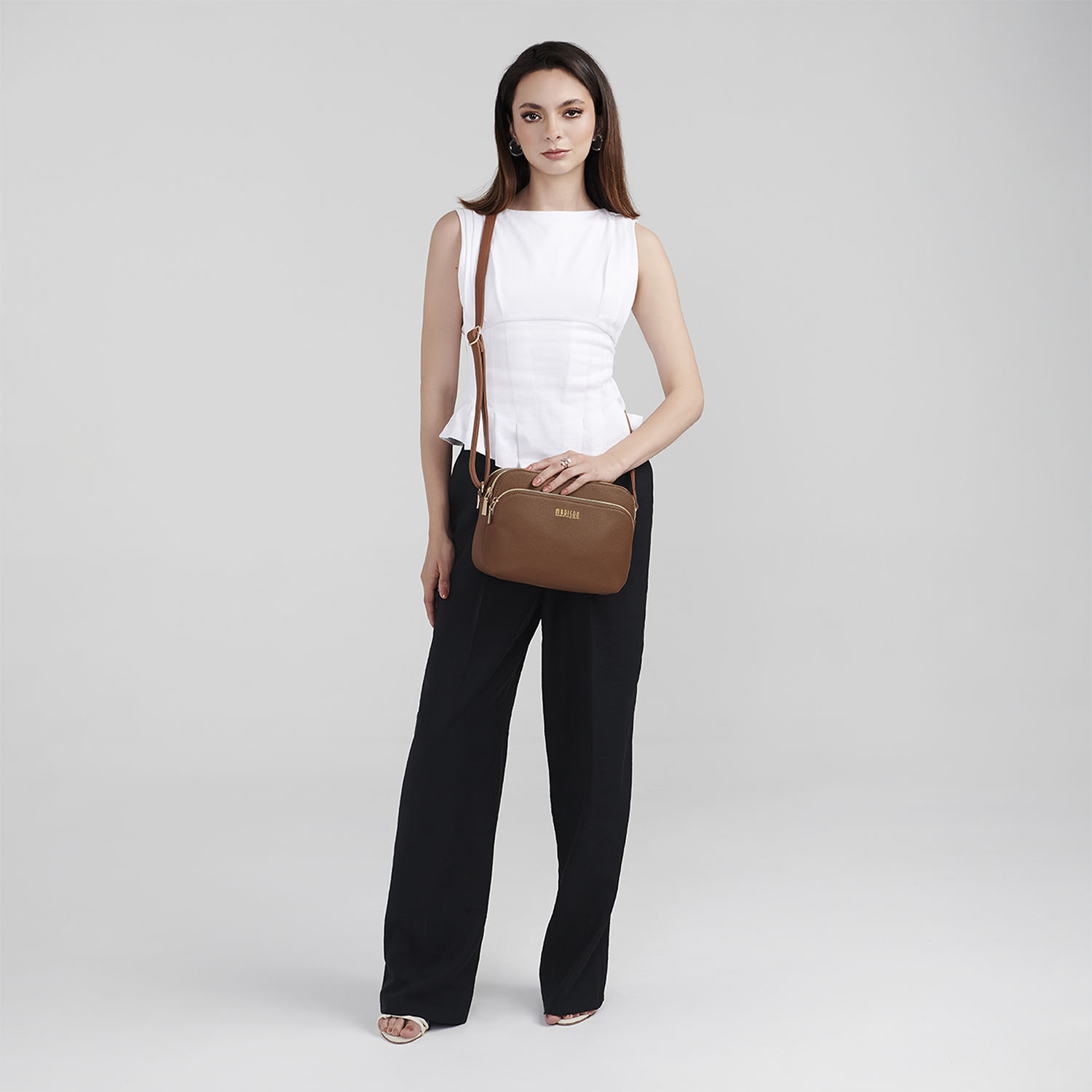 Bolsa de Lado para Dama Madison by Chenson Café con Estilo y Funcionalidad - vista 2