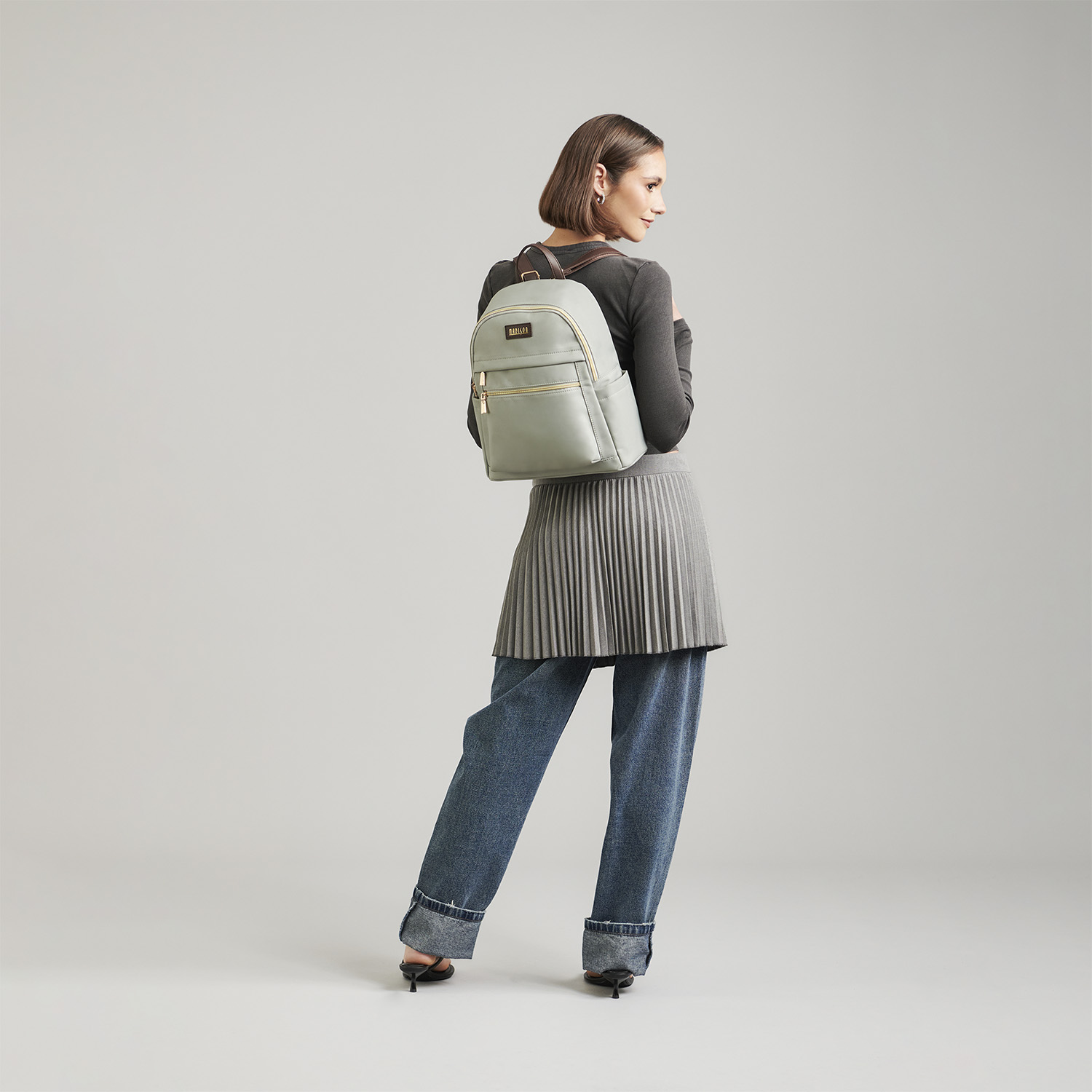 Mochila para Mujer Madison Gris - Bolsillos Múltiples y Estilo - vista 2