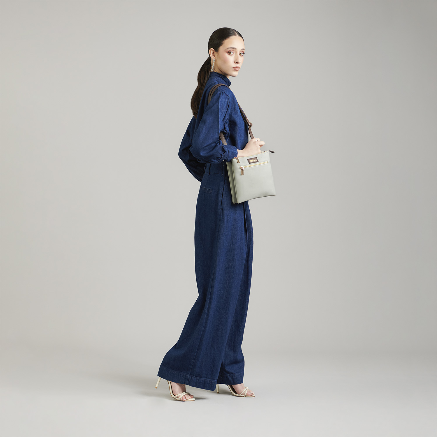 Bolsa de Lado para Dama Madison by Chenson Gris con Doble Compartimento - vista 2