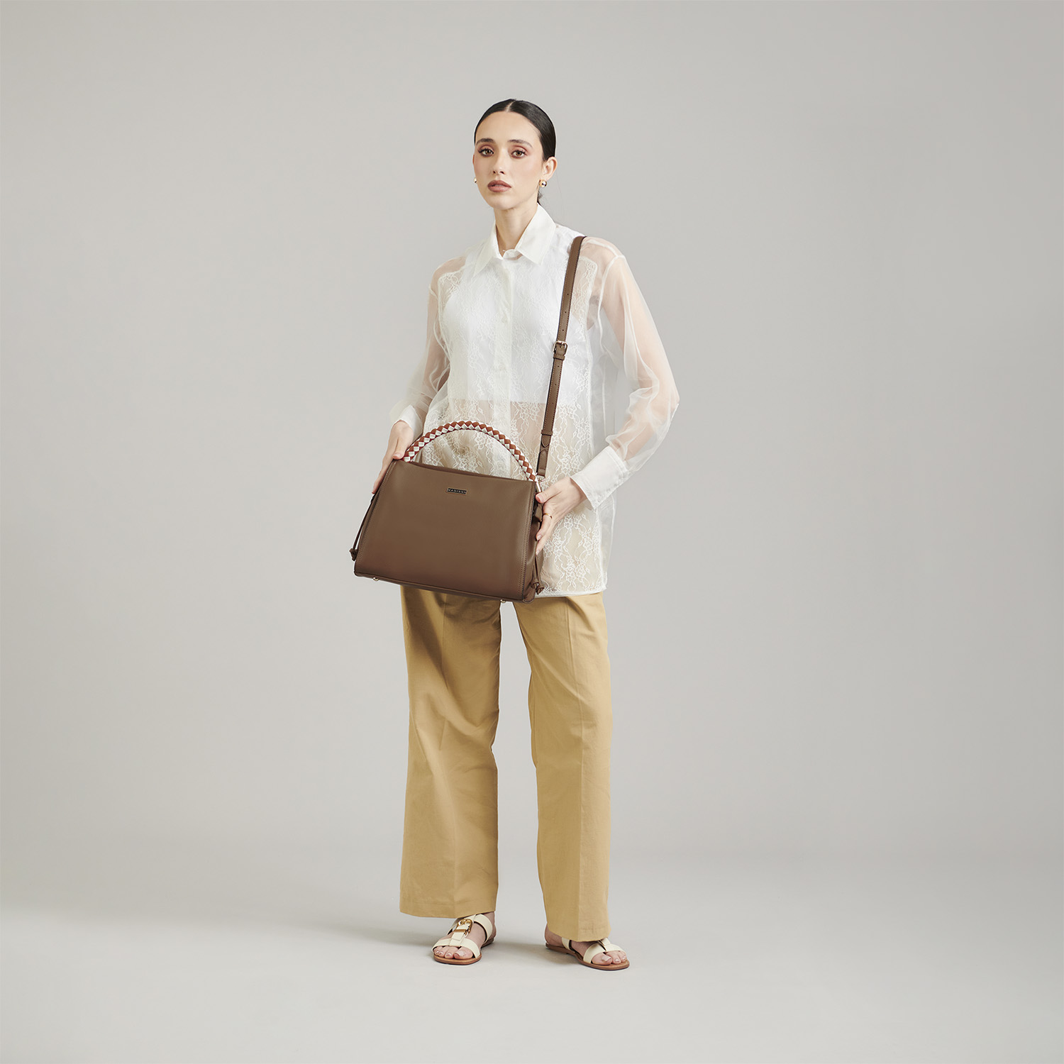 Bolsa de Mano para Dama Madison by Chenson Café - Estilo y Funcionalidad - vista 2