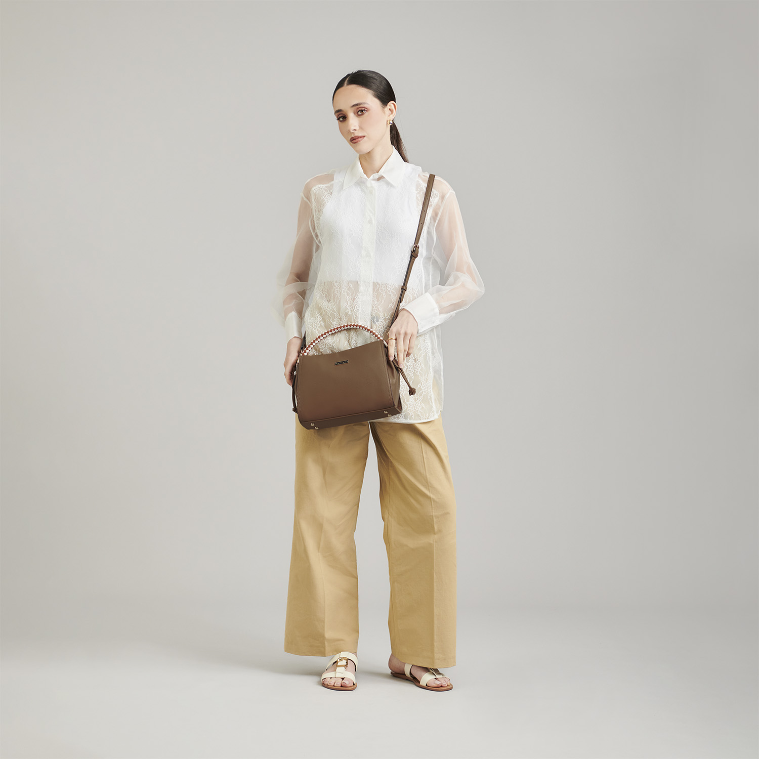 Bolsa de Mano para Dama Madison by Chenson Café - Estilo y Funcionalidad - vista 2