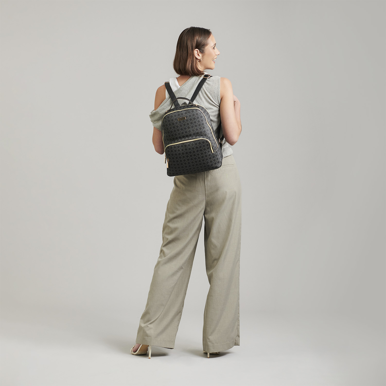Mochila para dama Madison by Chenson color negro con doble compartimento - vista 2