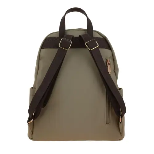 Mochila para mujer Madison by Chenson Camel con estilo y funcionalidad 4