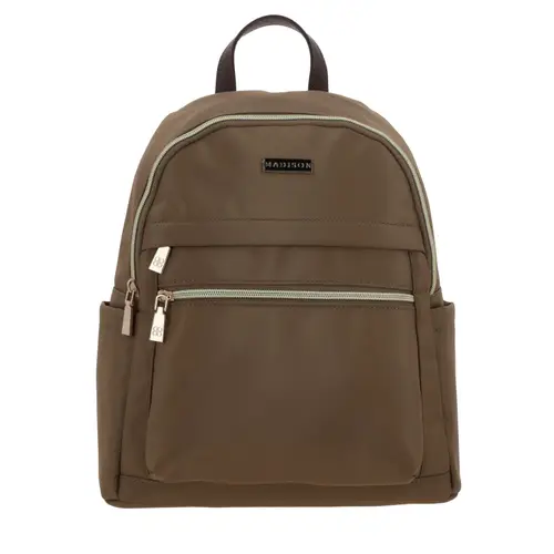 Mochila casual para dama Madison by Chenson café con estilo y funcionalidad 1