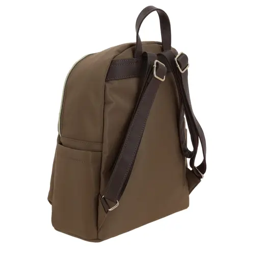Mochila casual para dama Madison by Chenson café con estilo y funcionalidad 3