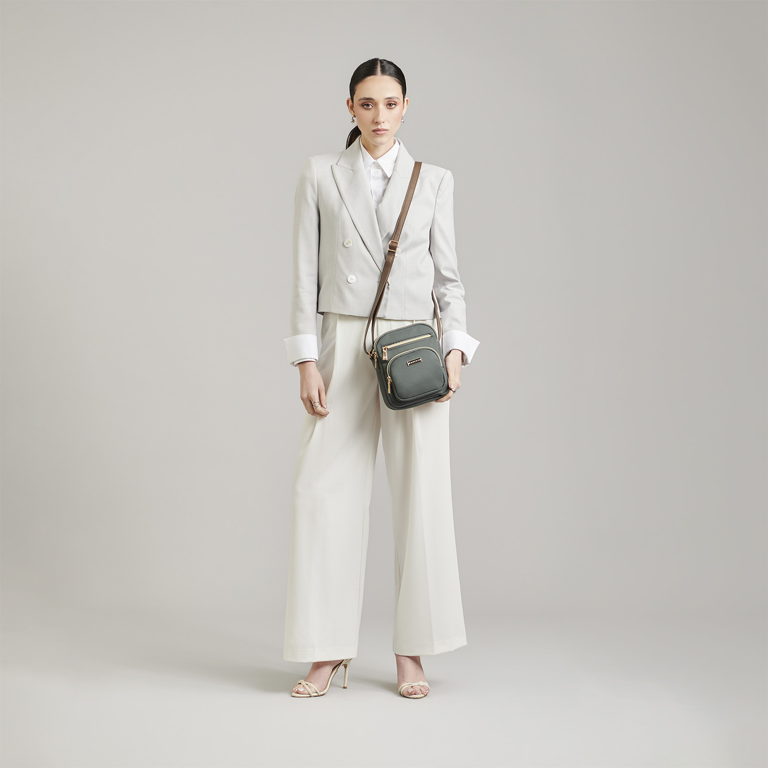 Bolsa de lado para dama Madison by Chenson Gris con doble compartimento - vista 2