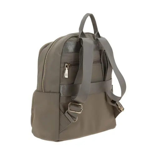 Mochila para dama Madison by Chenson Camel con estilo y funcionalidad 3