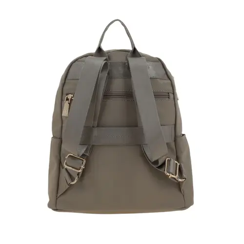 Mochila para dama Madison by Chenson Camel con estilo y funcionalidad 4