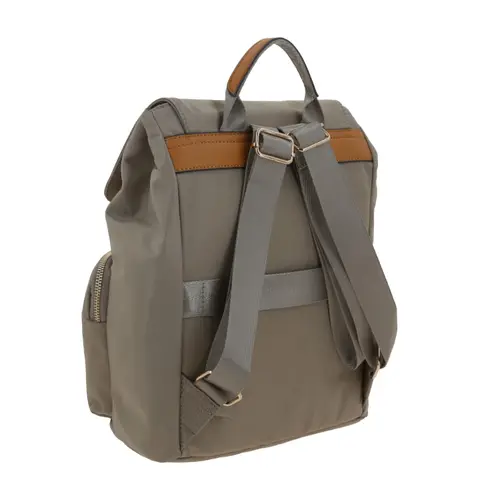 Mochila para dama Madison by Chenson Camel con doble bolsillo frontal 3