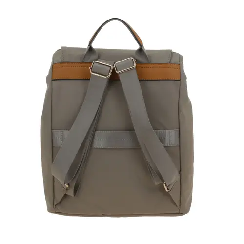 Mochila para dama Madison by Chenson Camel con doble bolsillo frontal 4
