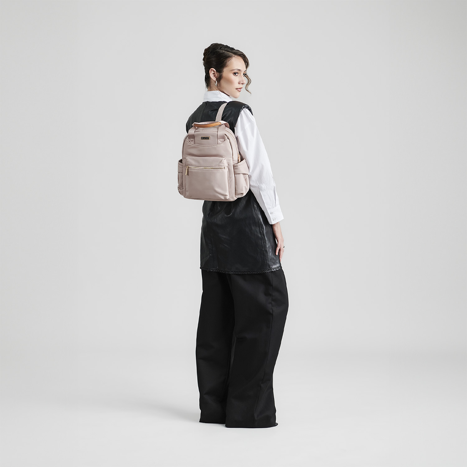 Mochila para dama Madison by Chenson Rosa con diseño funcional y moderno - vista 2
