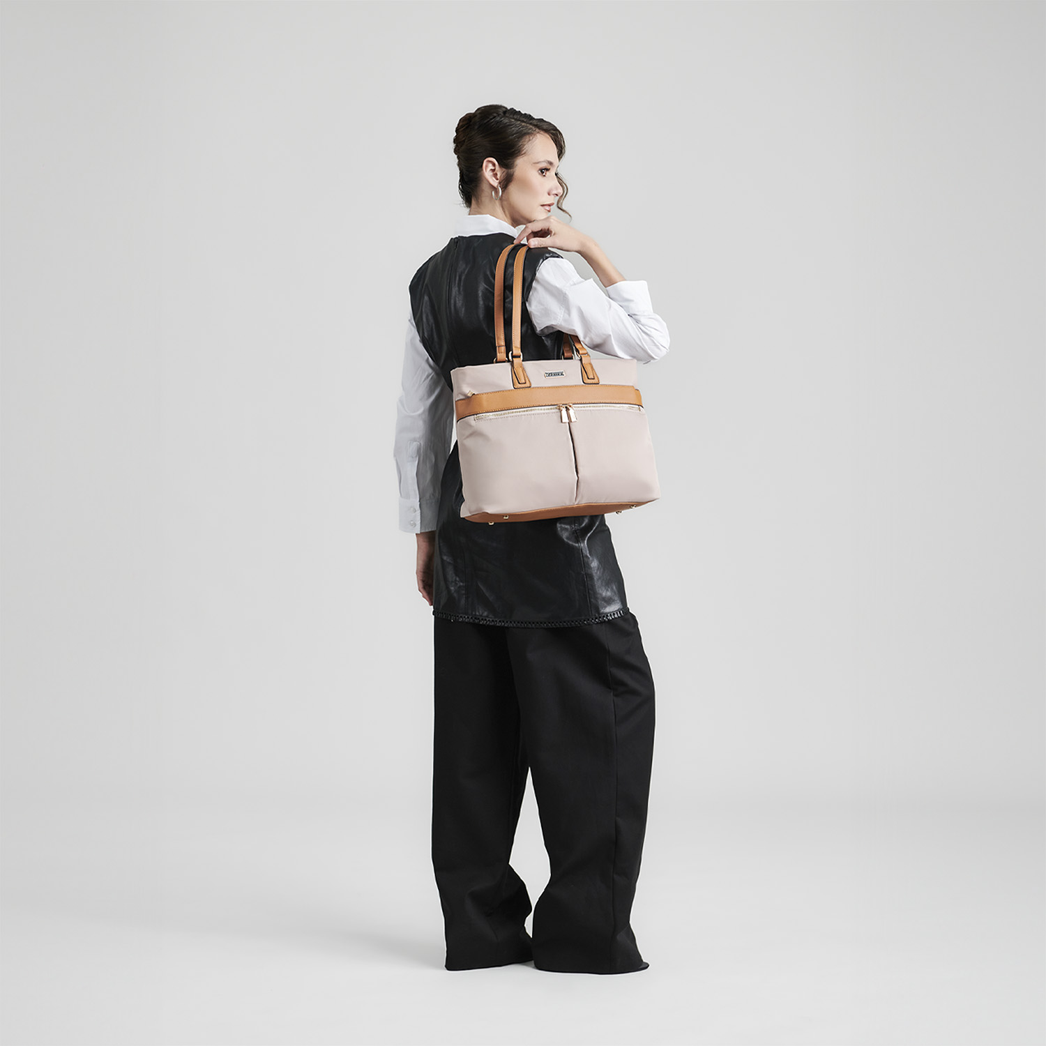 Bolsa grande para dama Madison by Chenson Rosa con triple bolsillo - vista 2