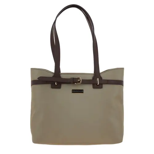 Bolsa grande para dama Madison by Chenson Camel con amplio compartimento 1