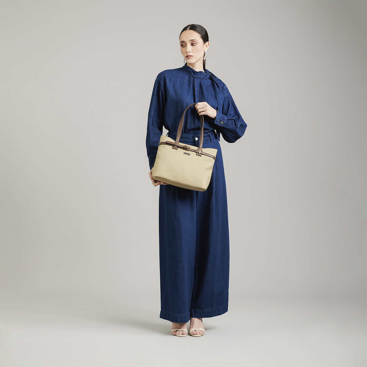 Bolsa grande para dama Madison by Chenson Camel con amplio compartimento - vista 2