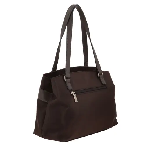 Bolsa grande para dama Madison by Chenson color café satinado con bolsillo frontal 3