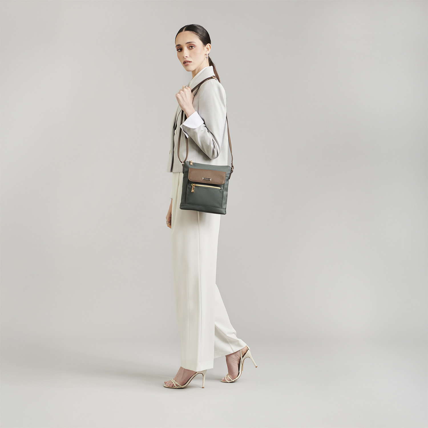 Bolsa de Lado para Dama Madison by Chenson en Gris - Estilo y Funcionalidad - vista 2