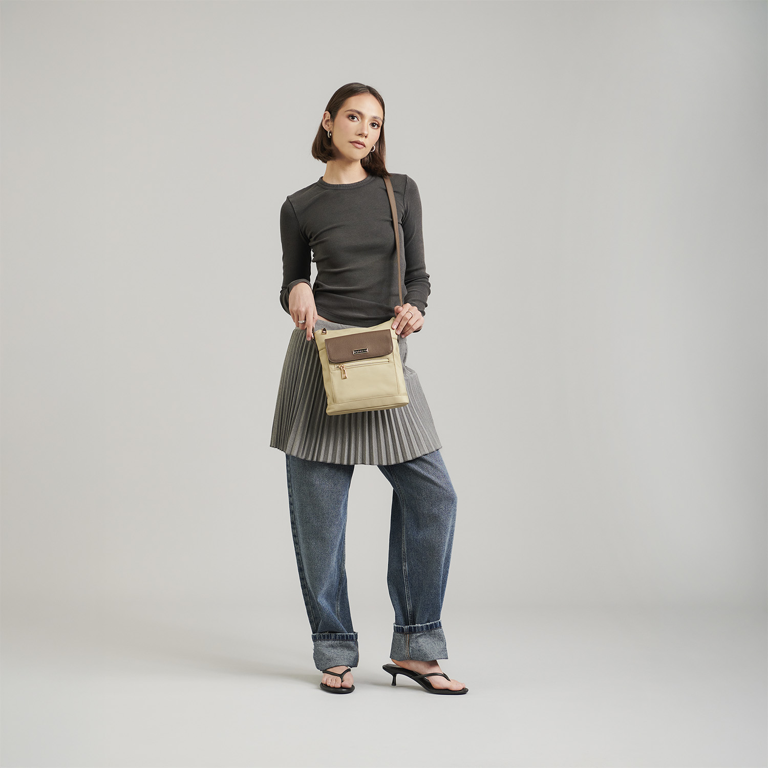 Bolsa de lado para dama Madison by Chenson color Camel - Estilo y funcionalidad - vista 2