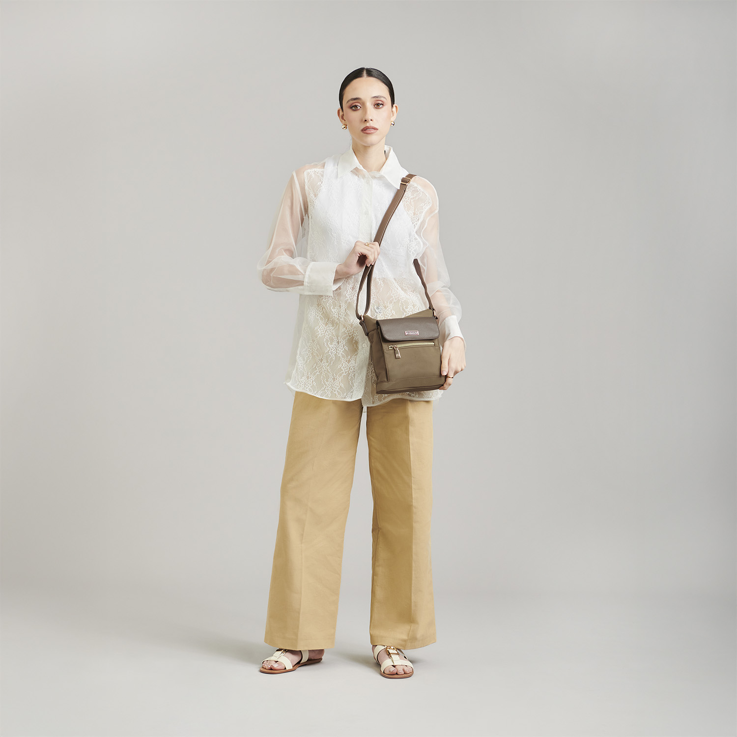 Bolsa de lado para dama Madison by Chenson color café - Estilo y funcionalidad - vista 2