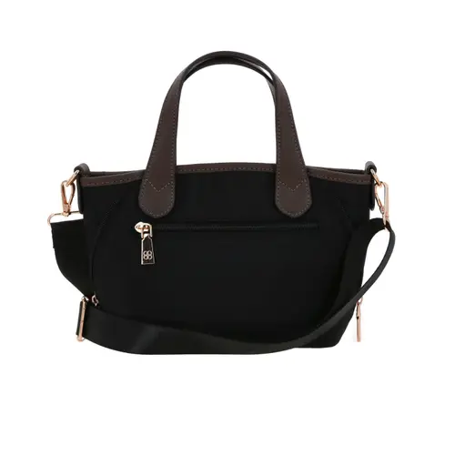 Bolsa de Mano para Dama Madison by Chenson Negra - Modelo MD25193 4