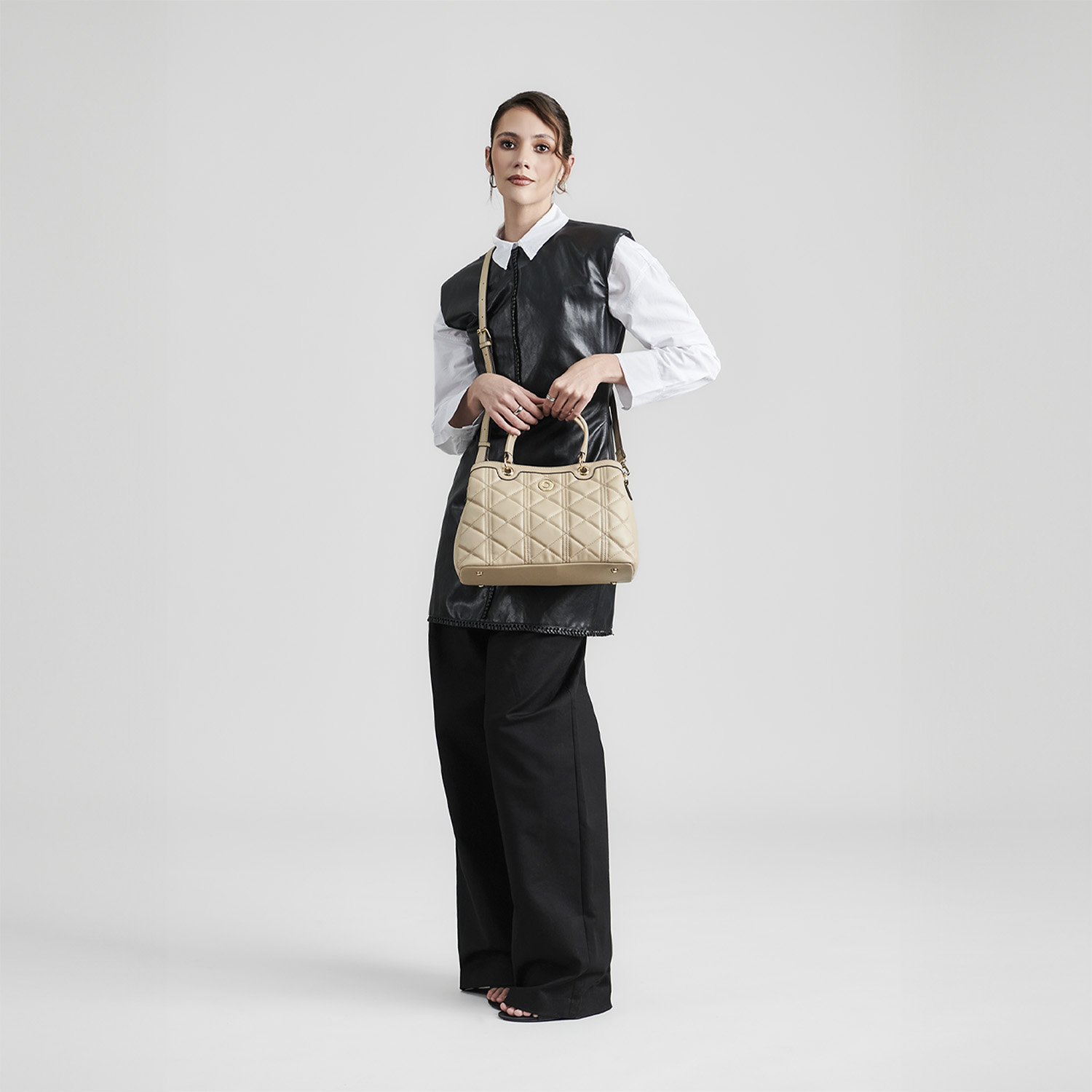 Bolsa de Mano para Dama Madison by Chenson Camel con Estilo Único - vista 2