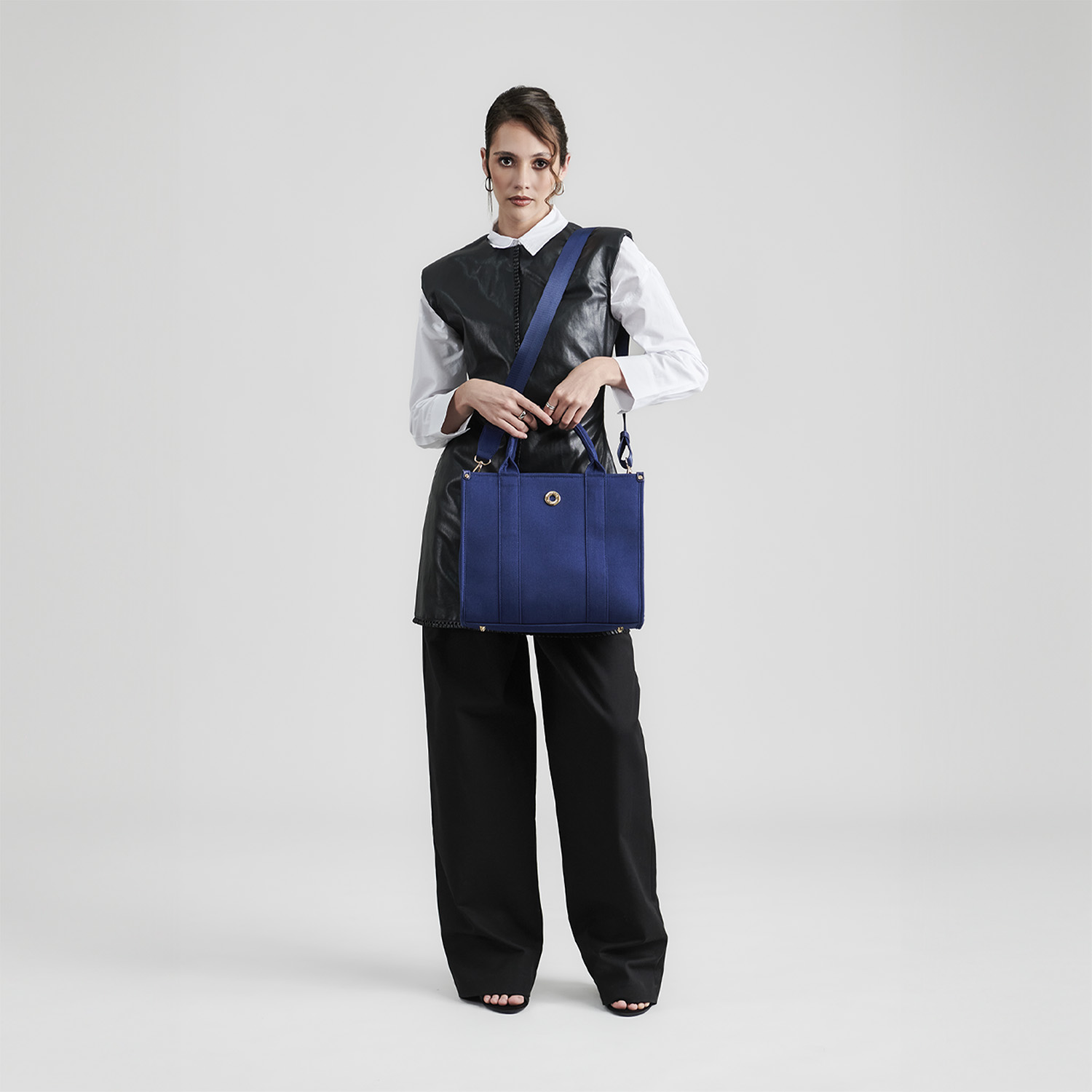 Bolsa de Mano para Dama Madison by Chenson Azul Estilo y Funcionalidad - vista 2